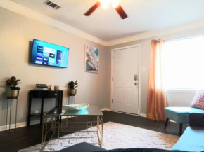 Cheeful, 2bed x 1bath Brick House